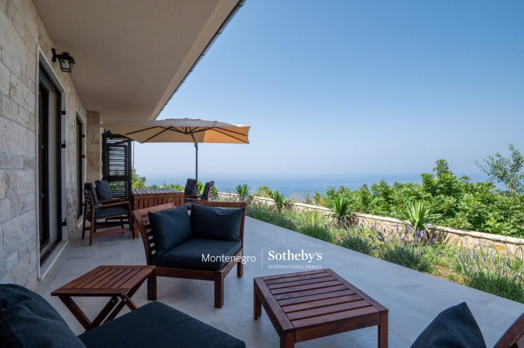 17-Budva-Tudorovici-villa-with-an-outdoor-swimming-pool-and-a-panoramic-sea-view-min-1536×1022