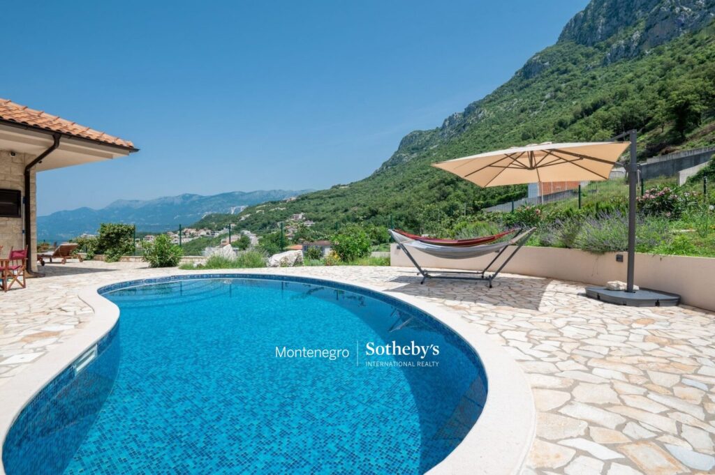 3-Budva-Tudorovici-villa-with-an-outdoor-swimming-pool-and-a-panoramic-sea-view-min-1536×1022