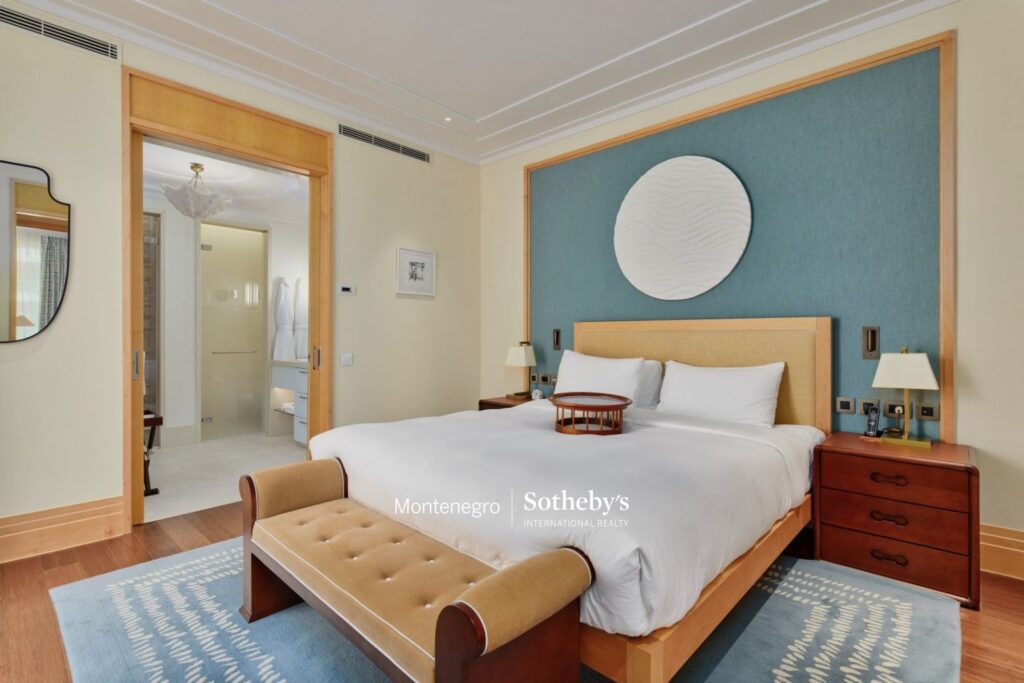 7-Tivat-Porto-Montenegro-three-bedroom-apartment-in-the-Aqua-building-with-a-view-of-the-swimming-pools-and-the-sea-1536×1025