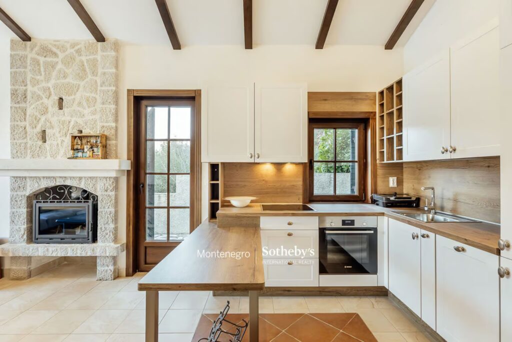 8-three-bedroom-luxury-apartment-in-a-waterfront-complex-1536×1024